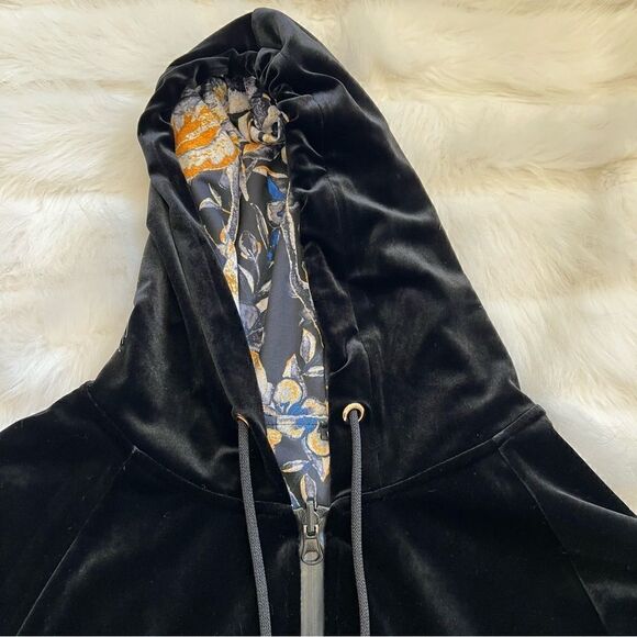 Black Velvet Jacket (M) - Picture 5 of 8